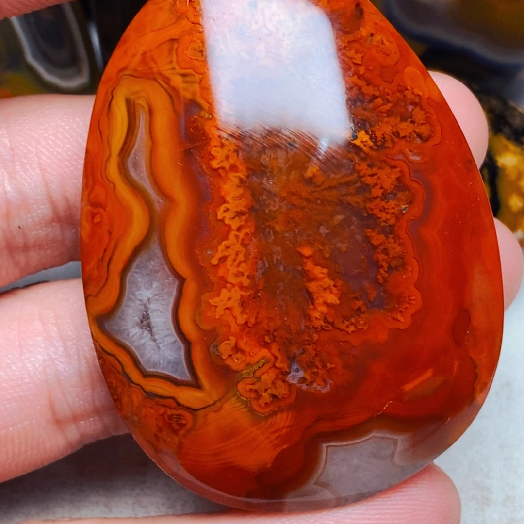 李***发玛瑙/玉髓未镶嵌颈饰