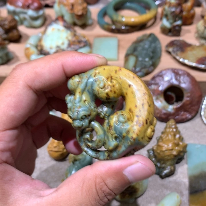 未镶嵌岫岩河磨玉（透闪石质玉）挂件常*