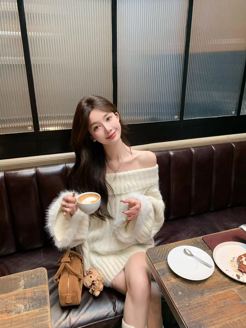 韩系白色一字肩长袖毛衣女秋冬宽松慵懒风显瘦高级感套头露肩上衣