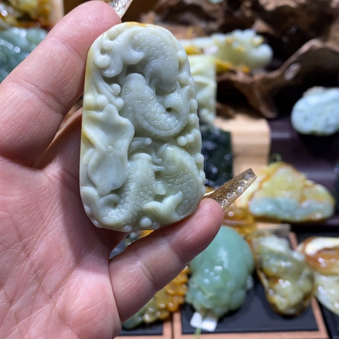 蛇纹石玉颈饰未镶嵌