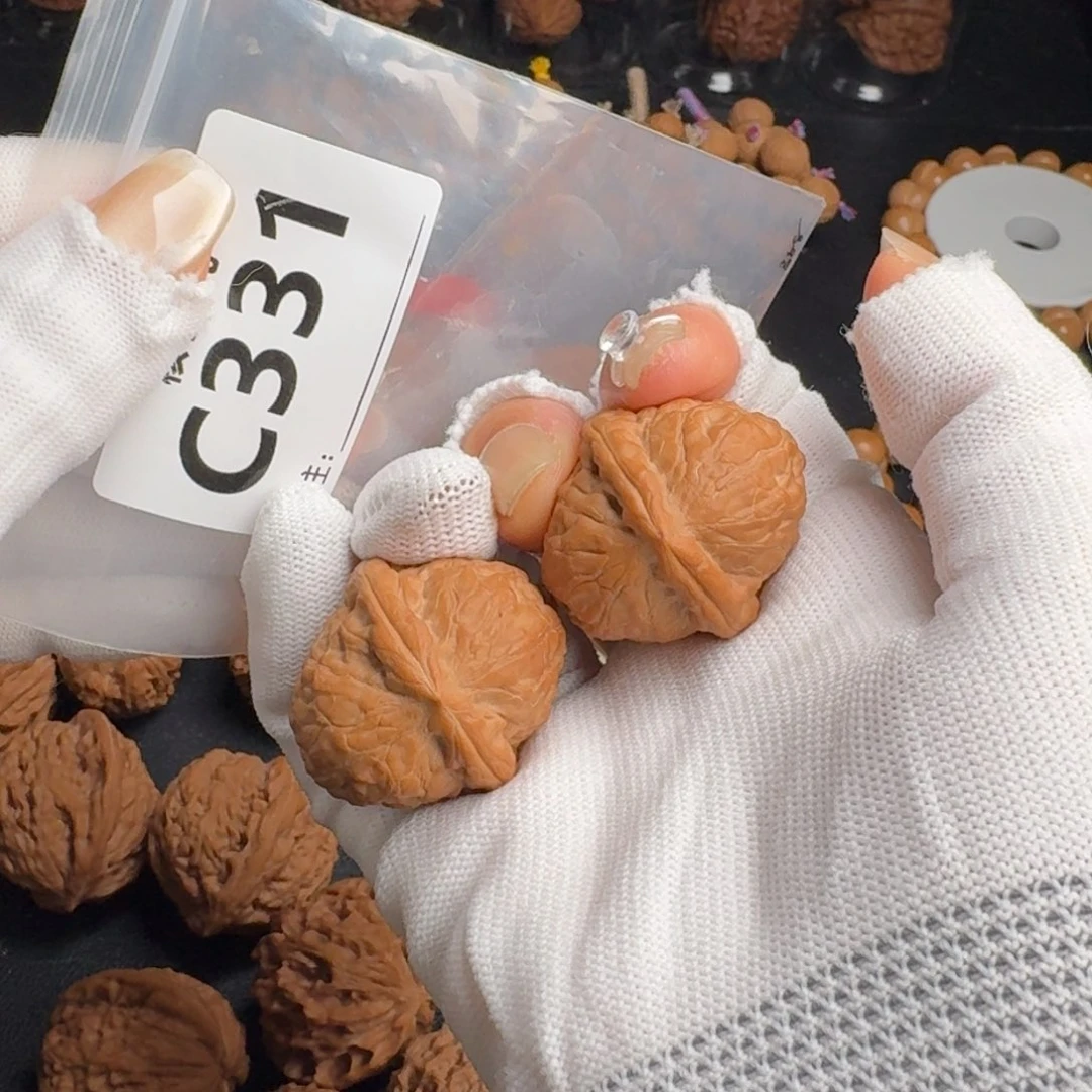 陈***量文玩核桃把件35舍利C331