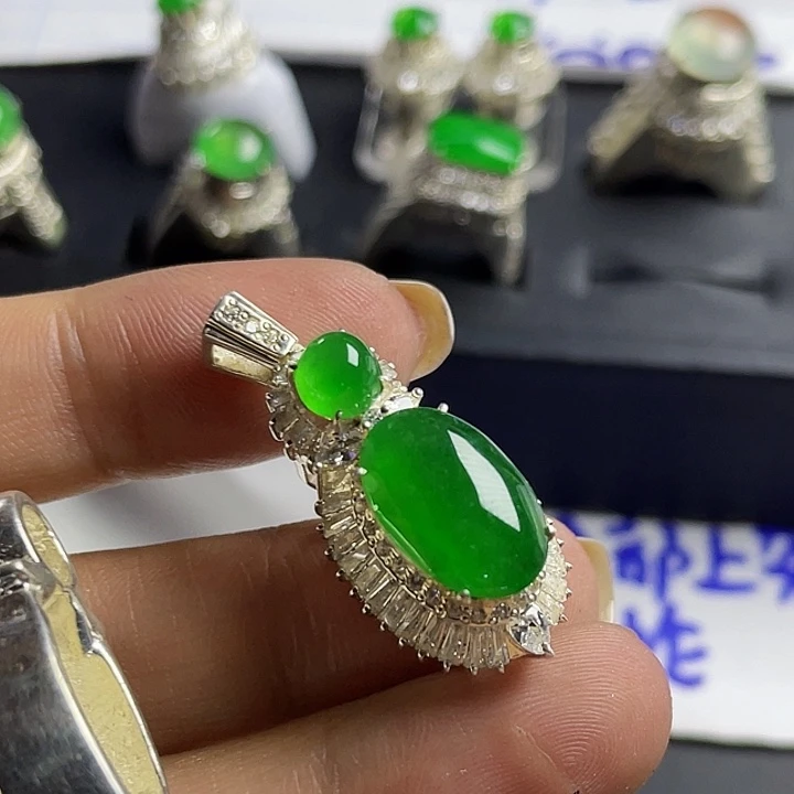 M***8定制翡翠未镶嵌865547855888