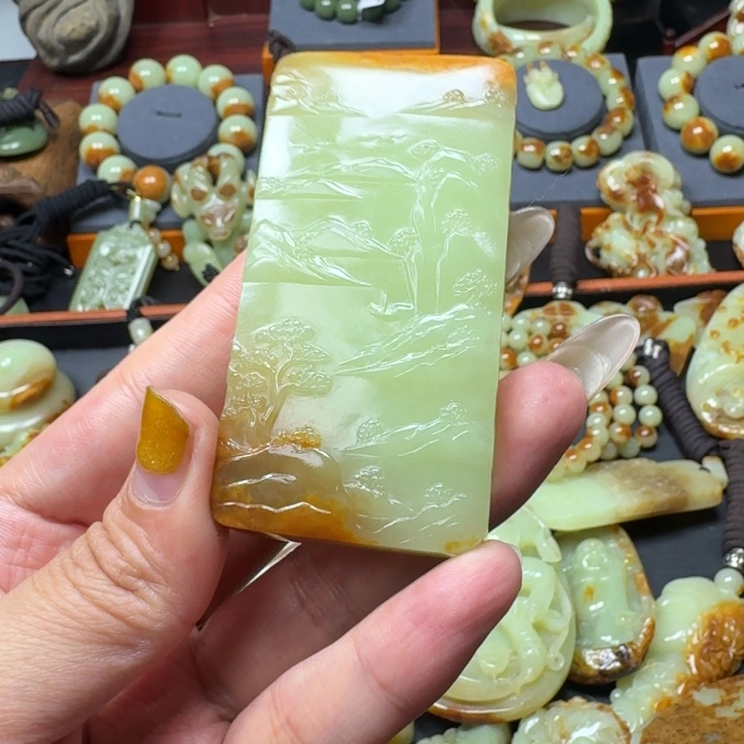 姜***白岫岩河磨玉（透闪石质玉）未镶嵌把件