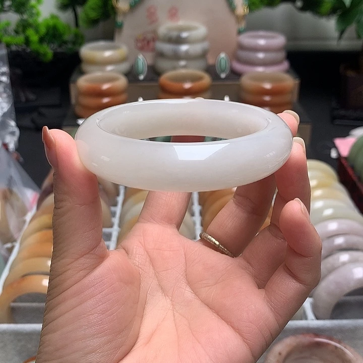 指***~未镶嵌玉石英质玉（佘太翠）