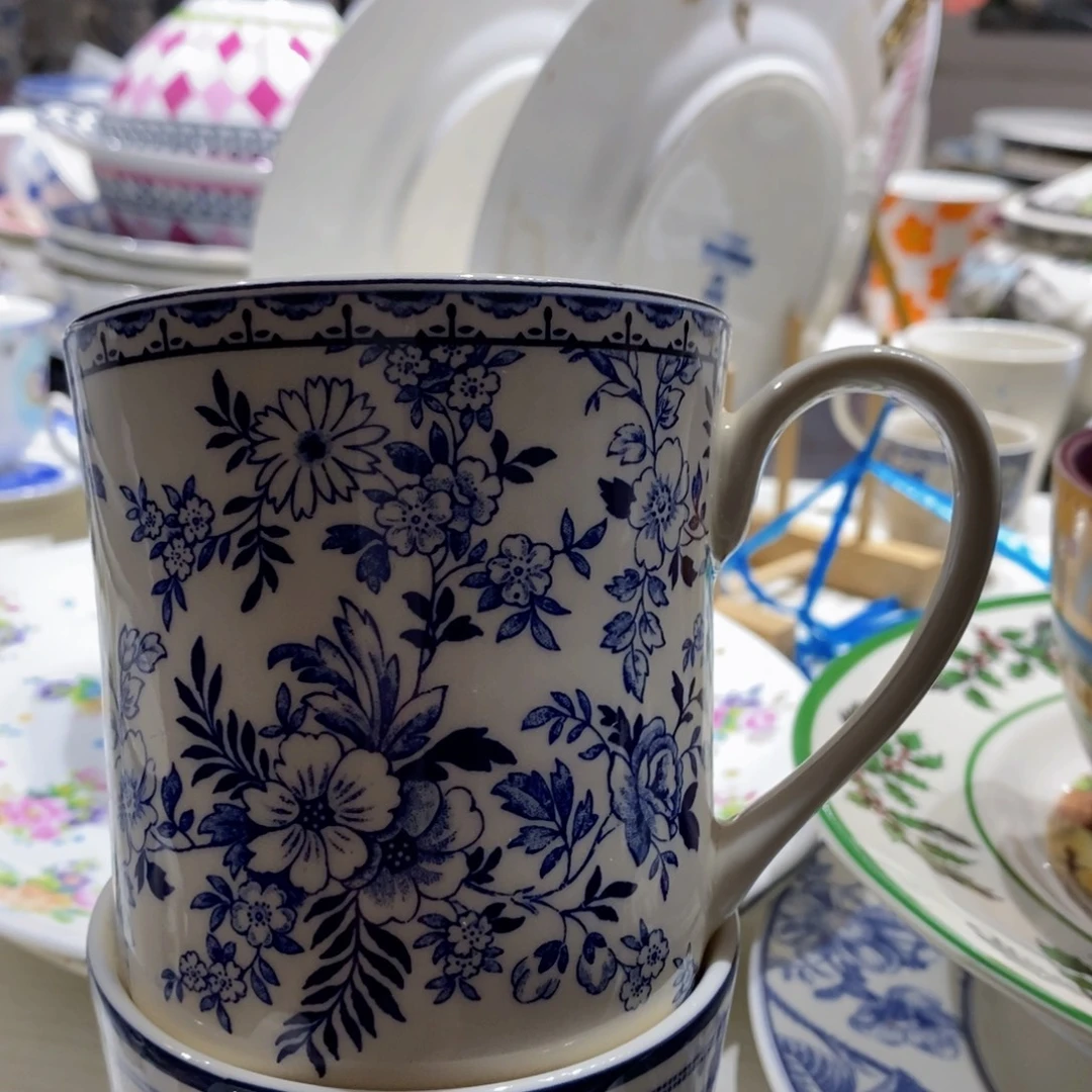每****瓷微瑕青花马克杯满花