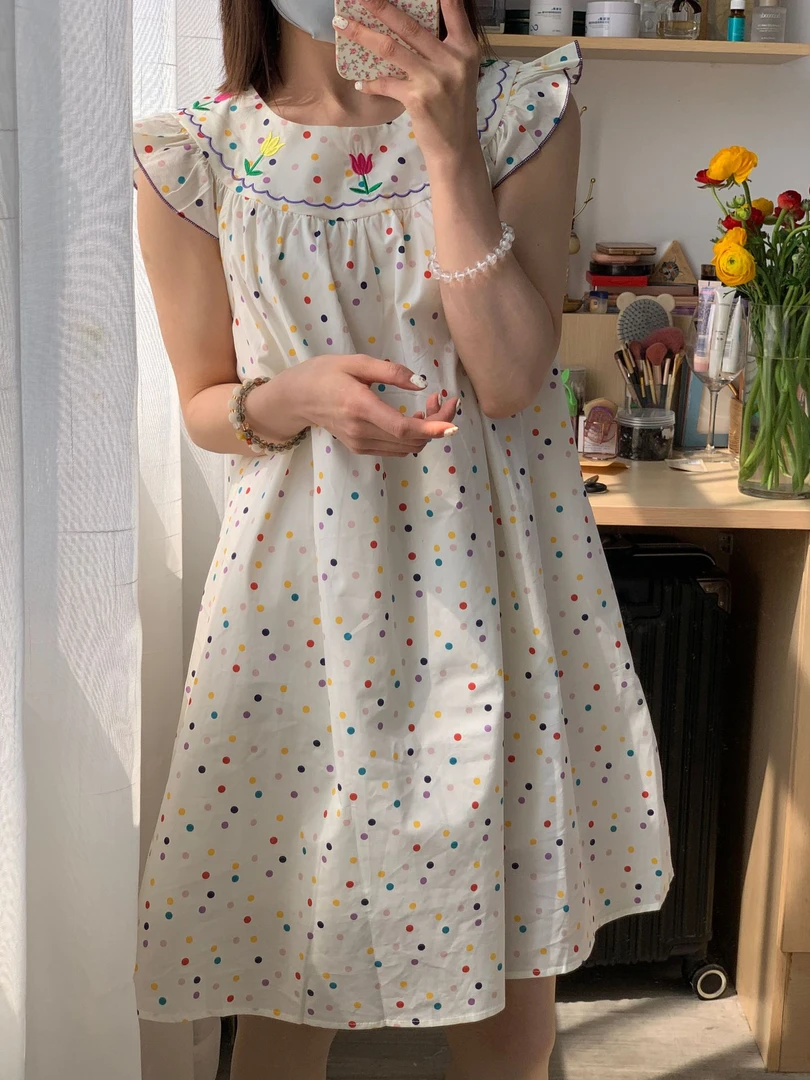 2025夏季彩色波点小飞袖刺绣郁金香连衣裙韩版裙子碎花公主洋气