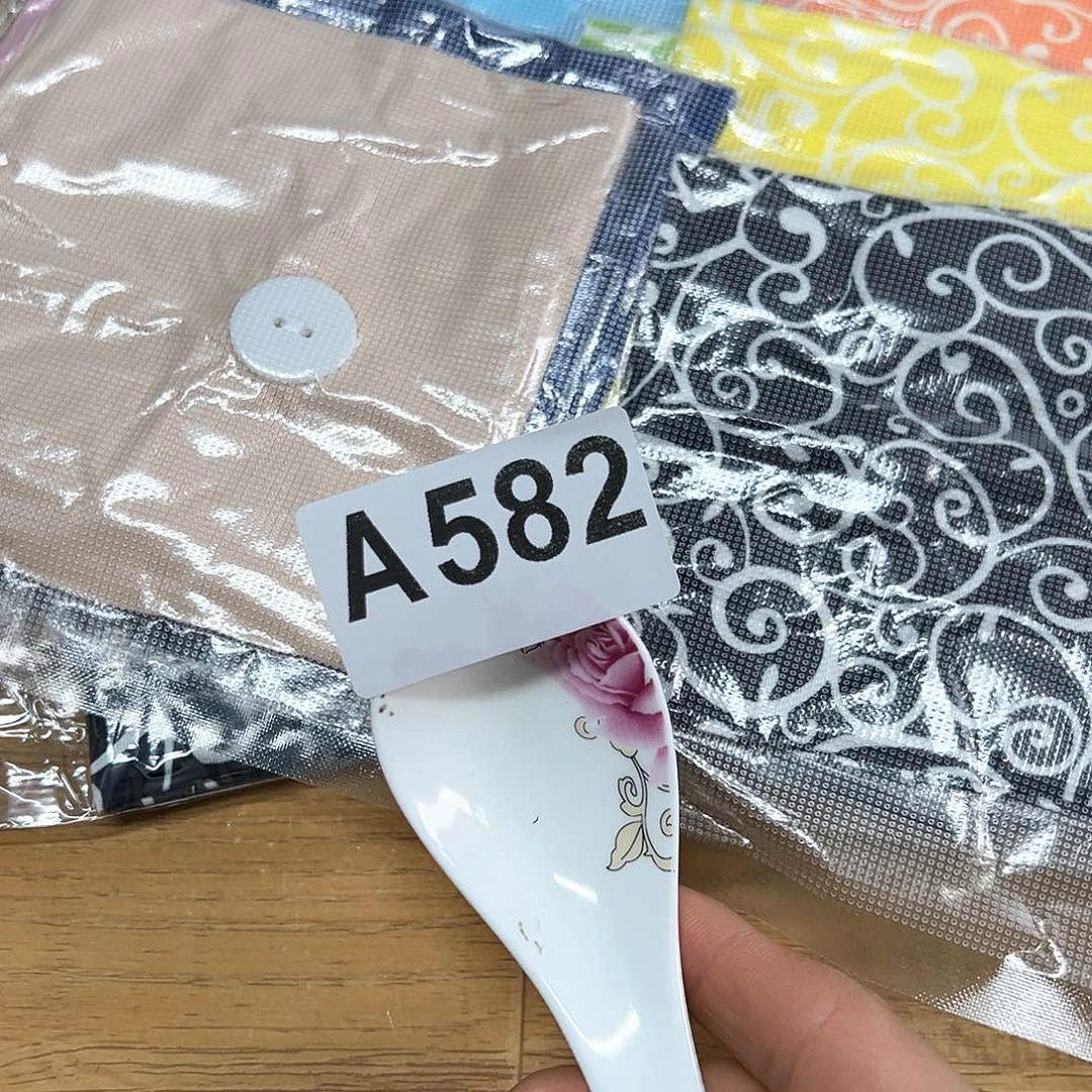 摆件发两包20个……………………