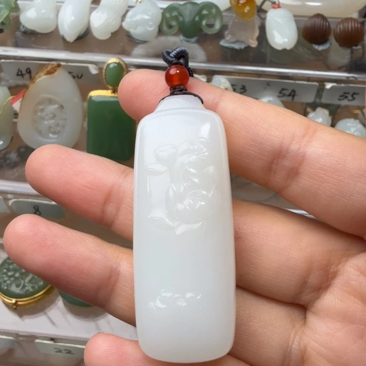 和田玉未镶嵌颈饰新疆和田荷花牌