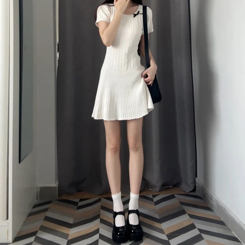 法式收腰白色针织连衣裙子女2025新款夏季小个子显瘦短裙3190