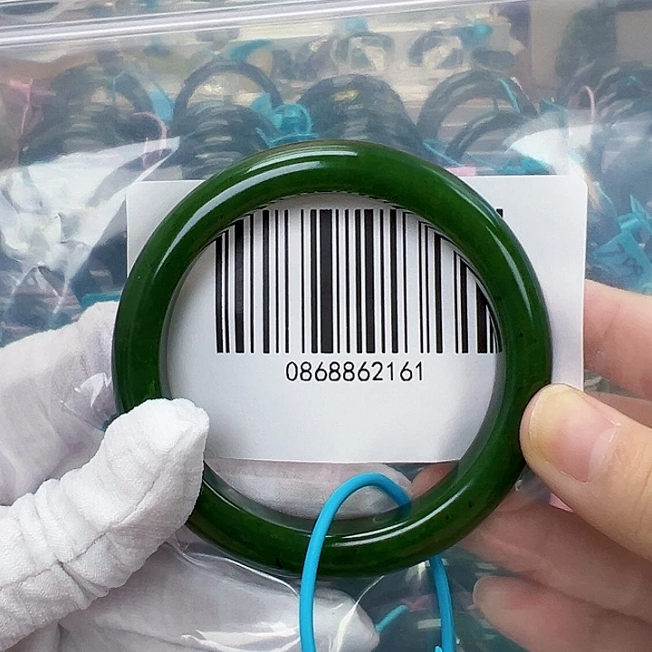 和田玉未镶嵌手镯微瑕56