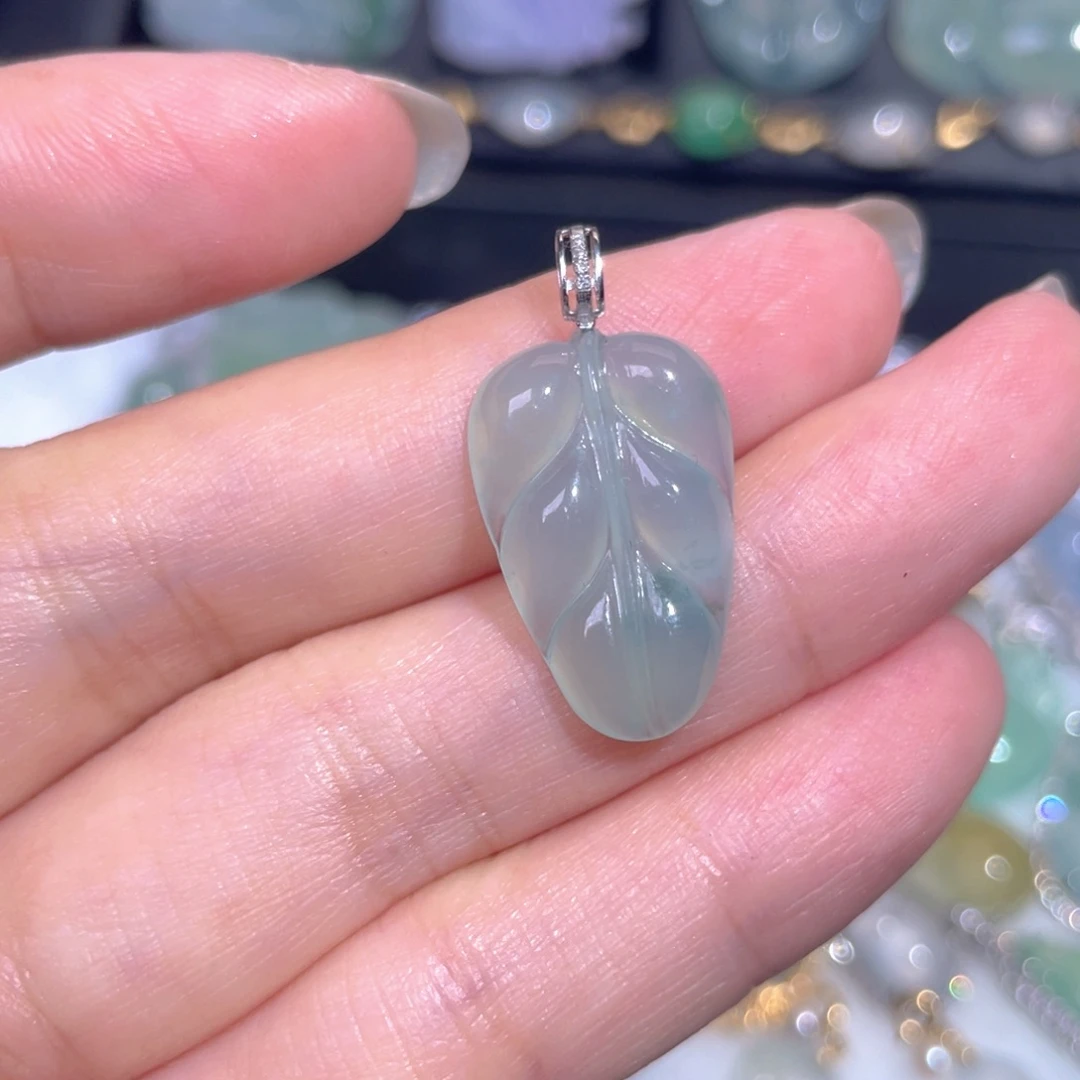 颈饰18K金镶嵌翡翠翡翠