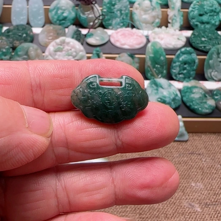 独山玉未镶嵌颈饰