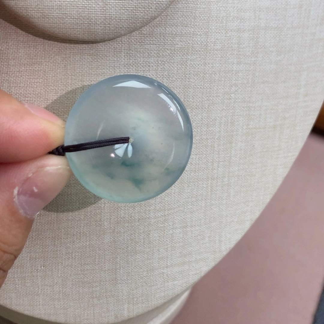 颈饰未镶嵌翡翠平安扣