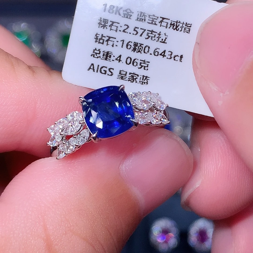 18K金镶嵌戒指蓝宝石