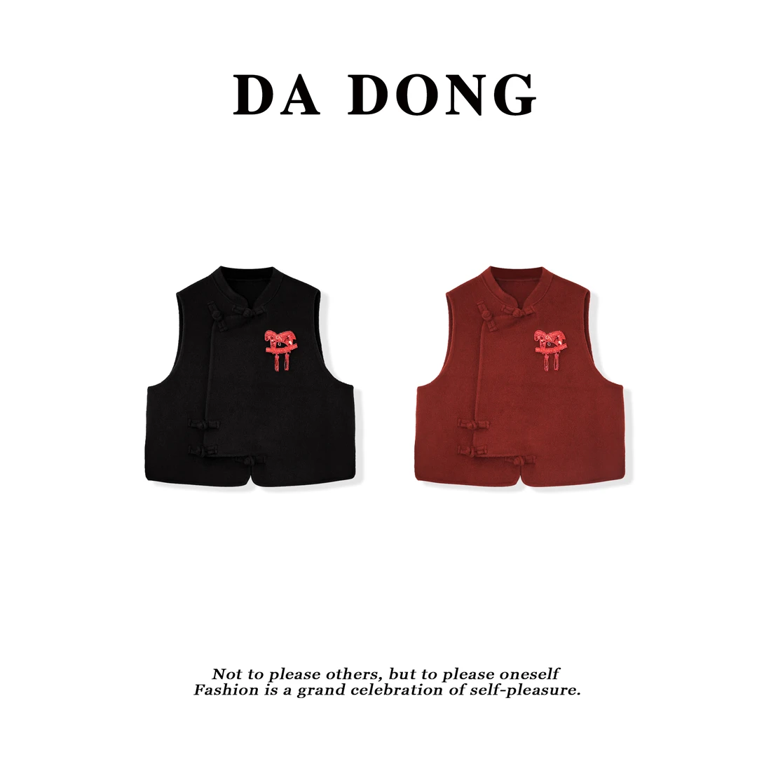 满满【轻盈篇章】轻奢高级感重工点缀1OO羊毛马甲 DAA111