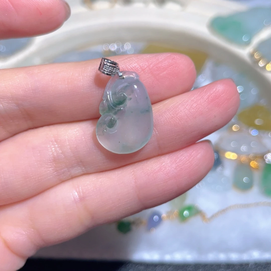 翡翠颈饰18K金镶嵌翡翠