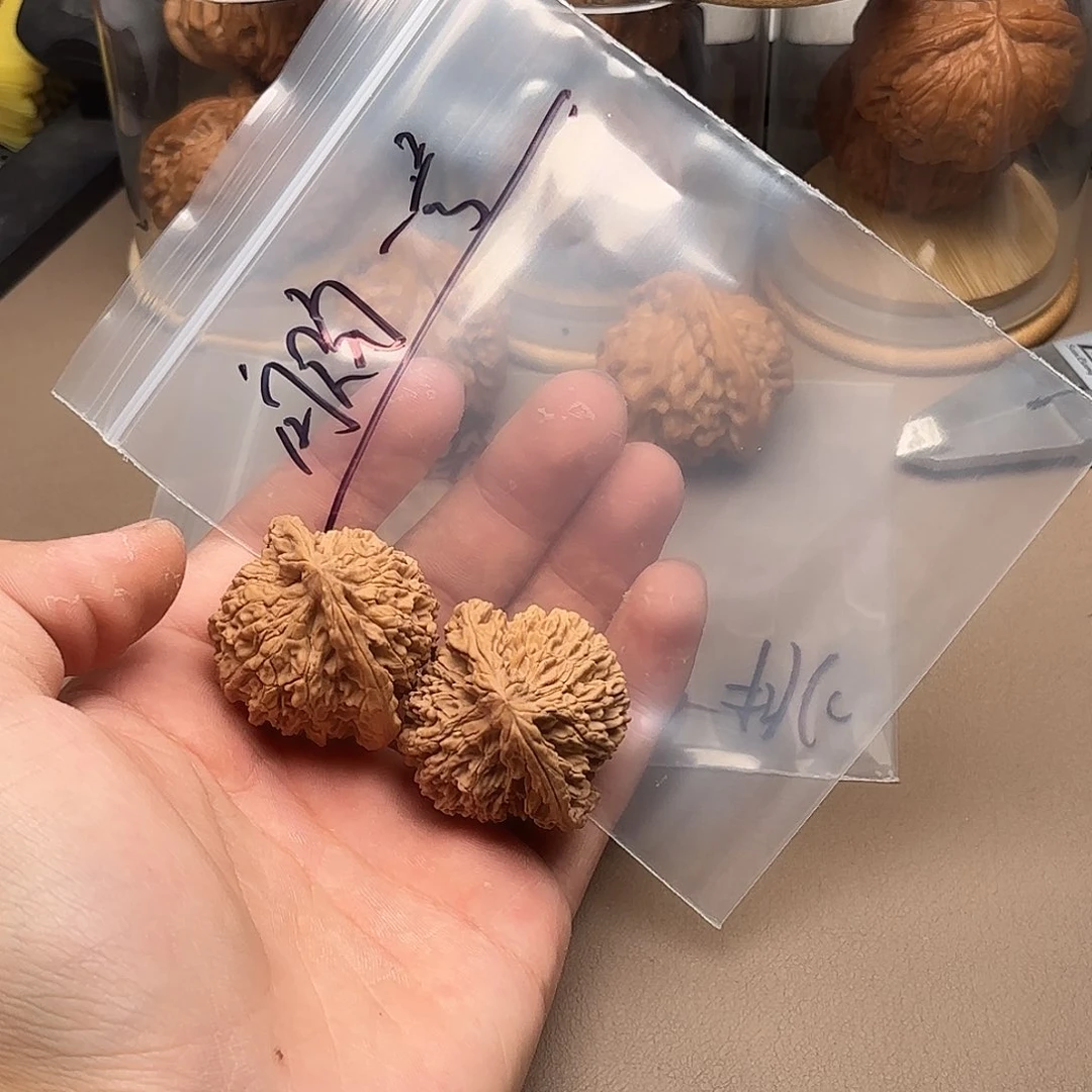 文玩核桃手串文玩核桃手把件有意义