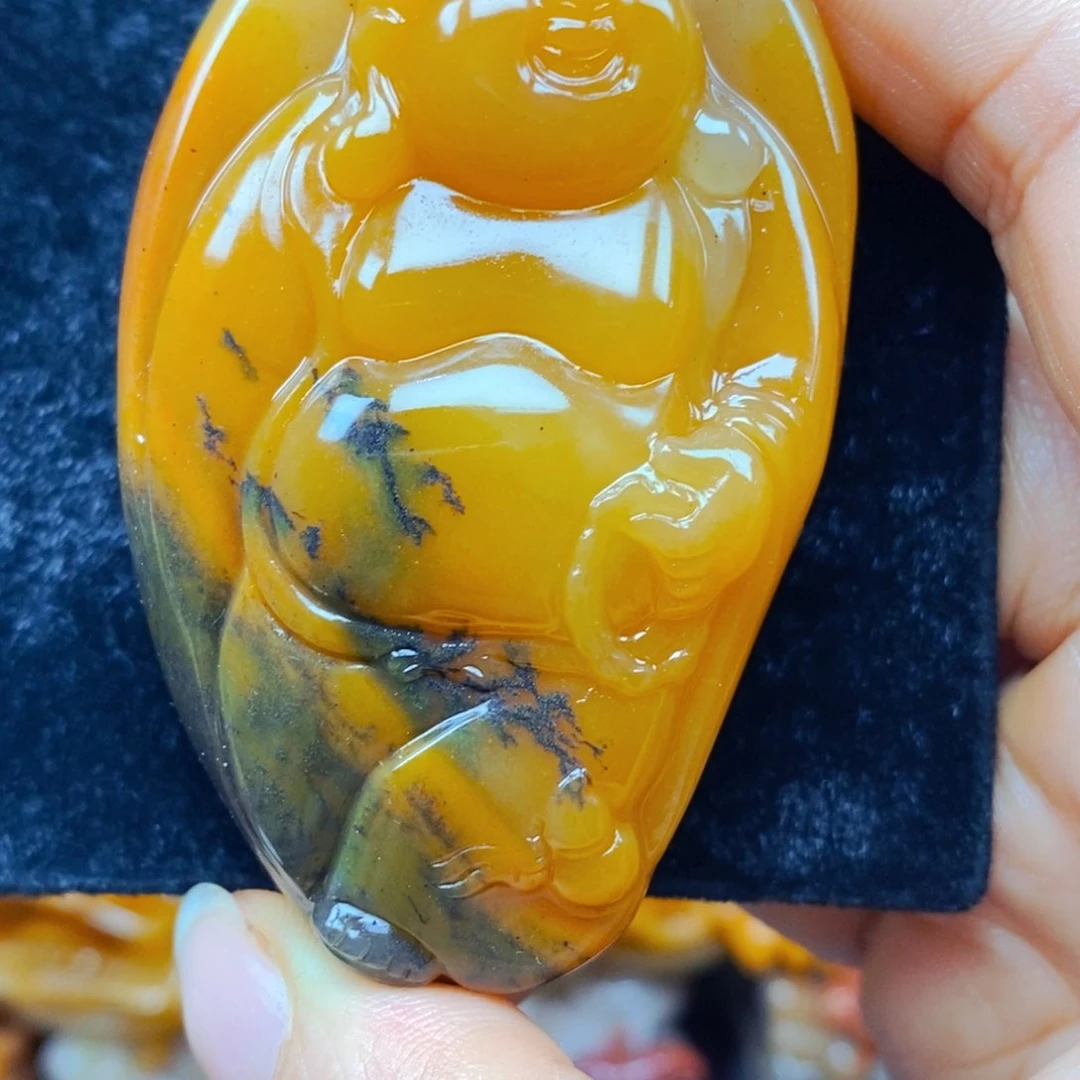 未镶嵌石英质玉（黄龙玉）颈饰