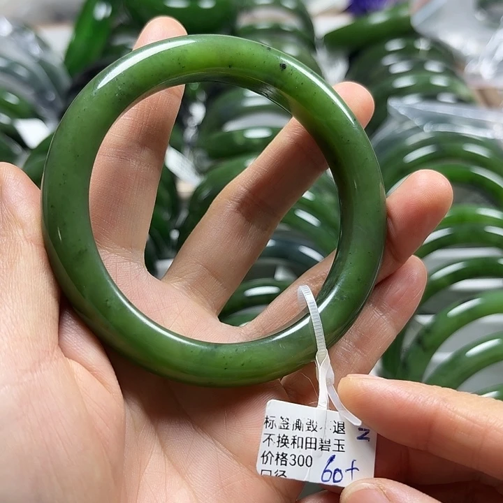 和田玉（碧玉）未镶嵌手镯正圈60有瑕