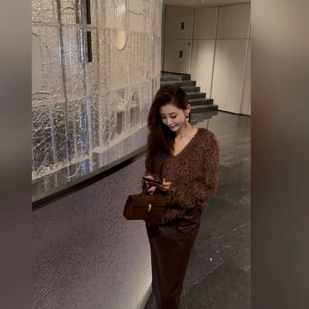 KIKI【满分松弛】2025冬季高级轻奢流苏工艺羽毛设计元素上衣25W121