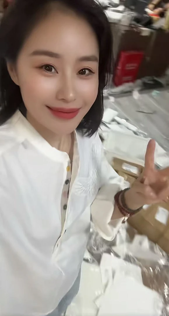 Miss Huo 蕾丝蝴蝶衬衣 白色 A 6819