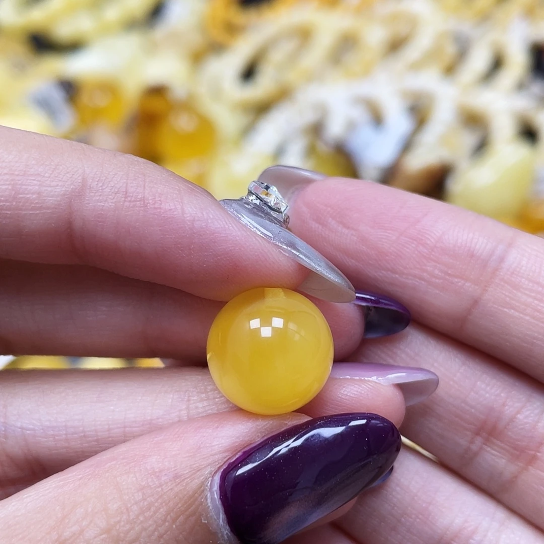 琥珀未镶嵌裸石13.2mm鸡油黄圆珠