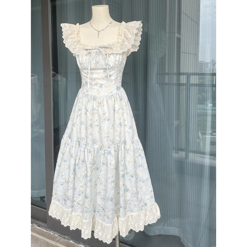 法式田园气质碎花蕾丝拼接小飞袖连衣裙女生夏季新款收腰显瘦长裙