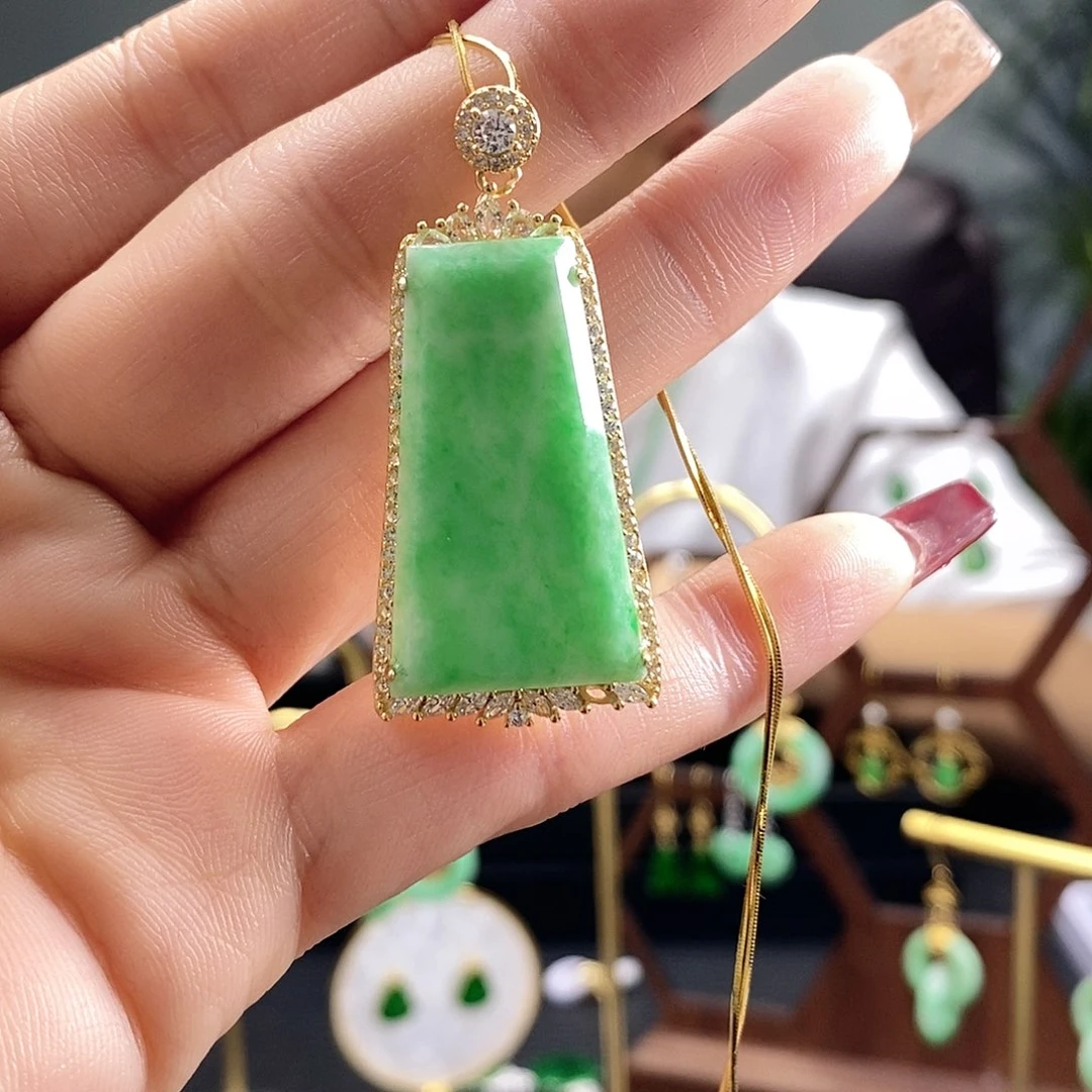 翡翠吊坠(赠链)银S925镶嵌翡翠