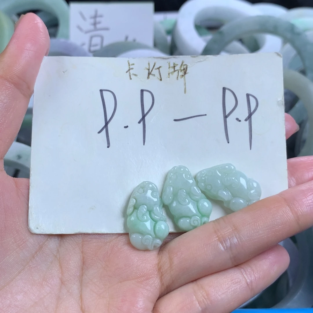 翡翠未镶嵌颈饰多样性发一件