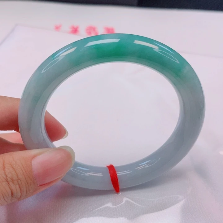 翡翠未镶嵌手镯（圆镯）