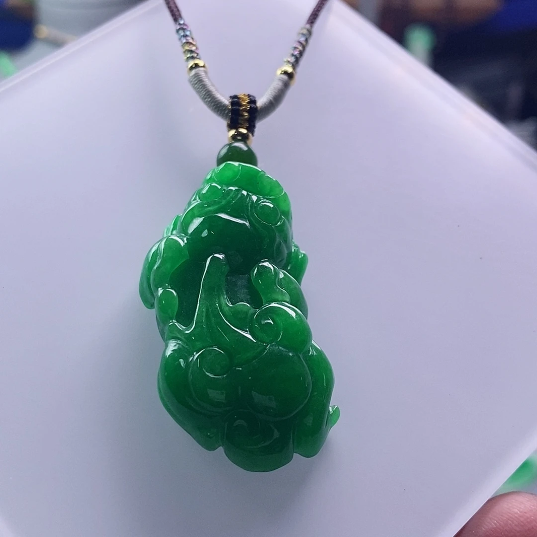 翡翠未镶嵌吊坠(赠链)