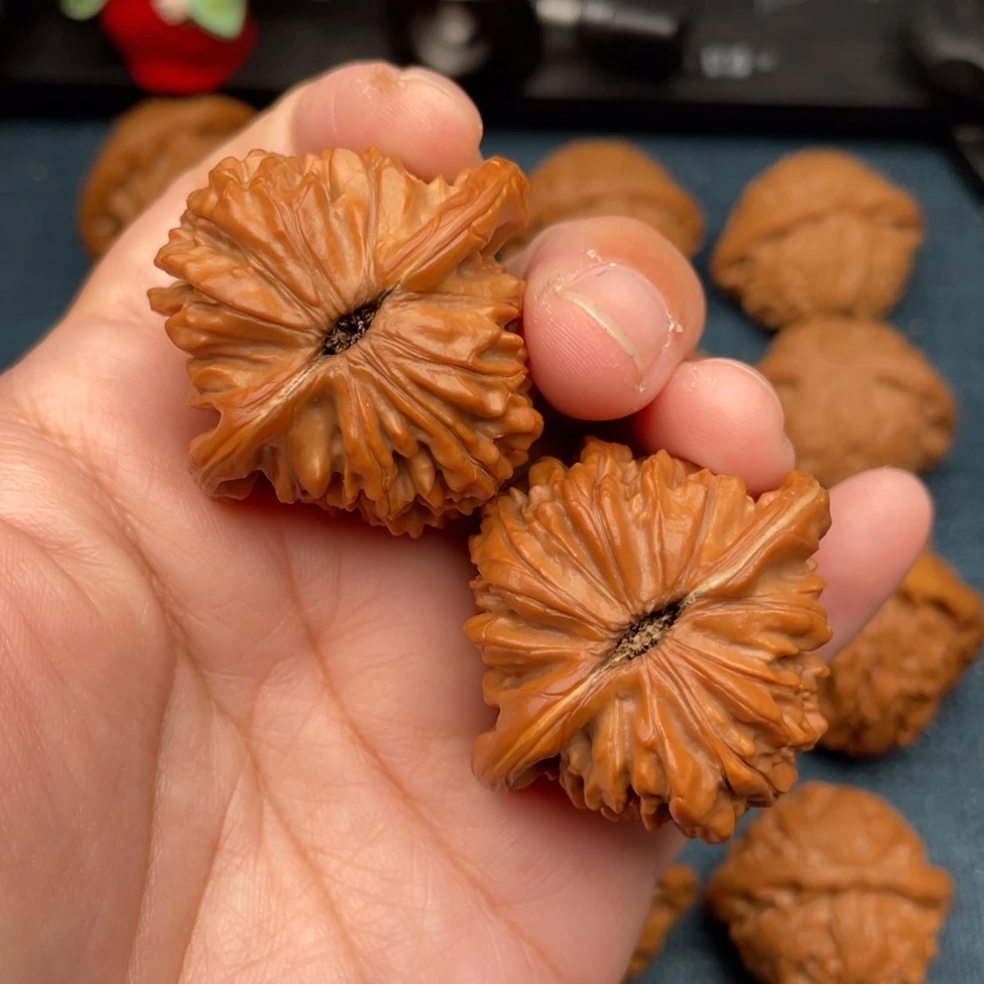 文玩核桃把件耿**河四座楼42