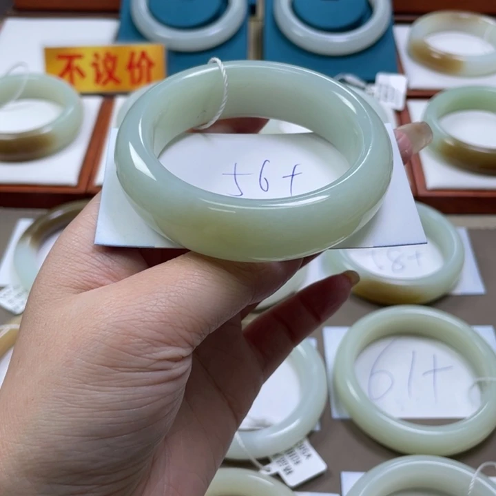 和田玉手镯未镶嵌丁****号