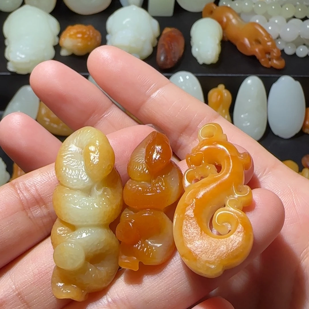 强***技和田玉未镶嵌颈饰