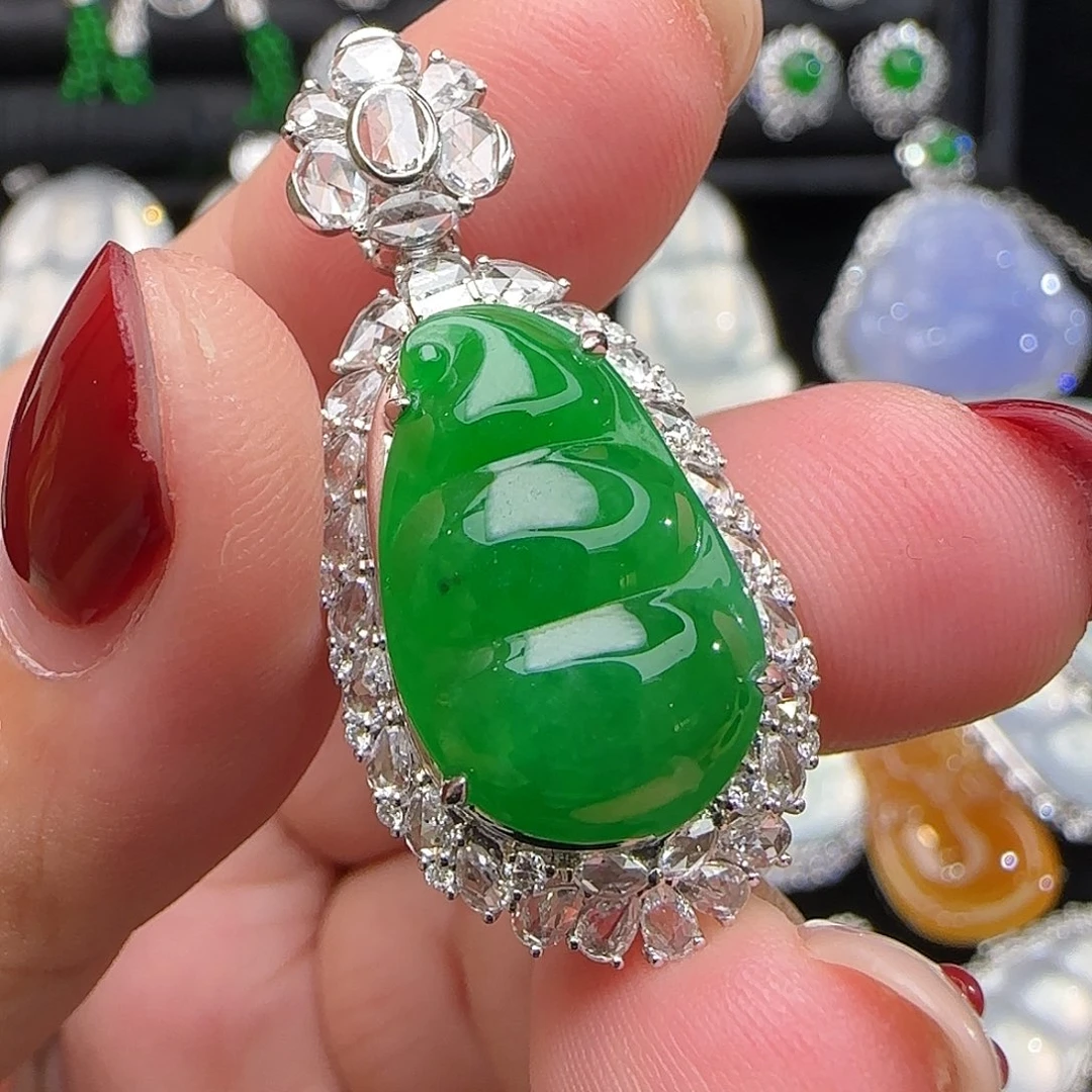 翡翠18K金镶嵌颈饰天然翡翠