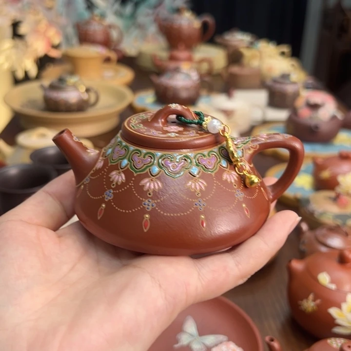 如***行紫砂茶壶紫砂的手工制作工艺也