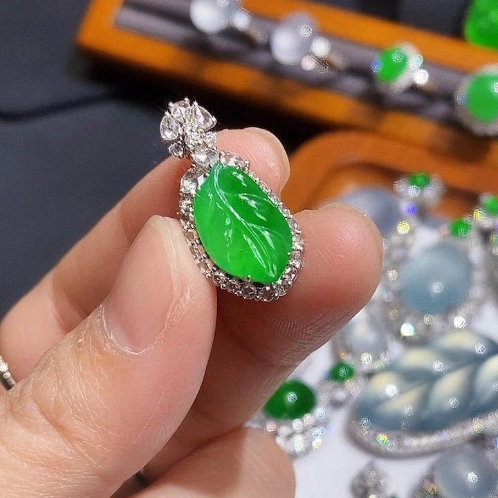 吊坠(不含链)18K金镶嵌翡翠