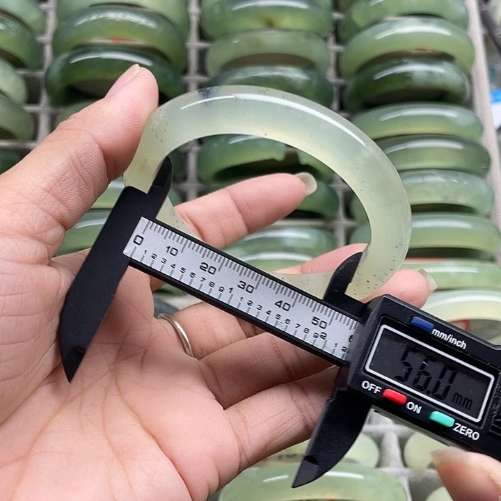 蛇纹石玉未镶嵌手镯102