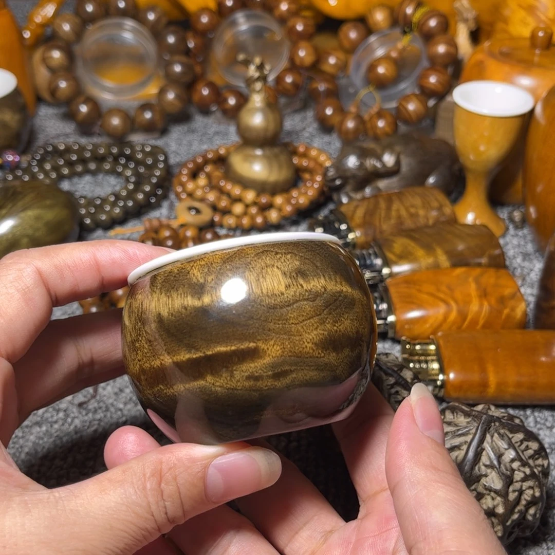 金丝楠阴沉花纹主人杯