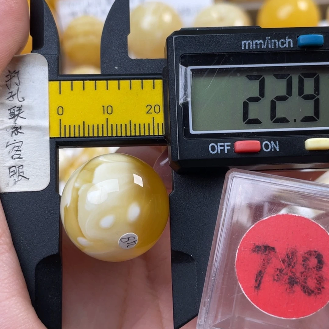 蜜蜡未镶嵌珠宝奇石