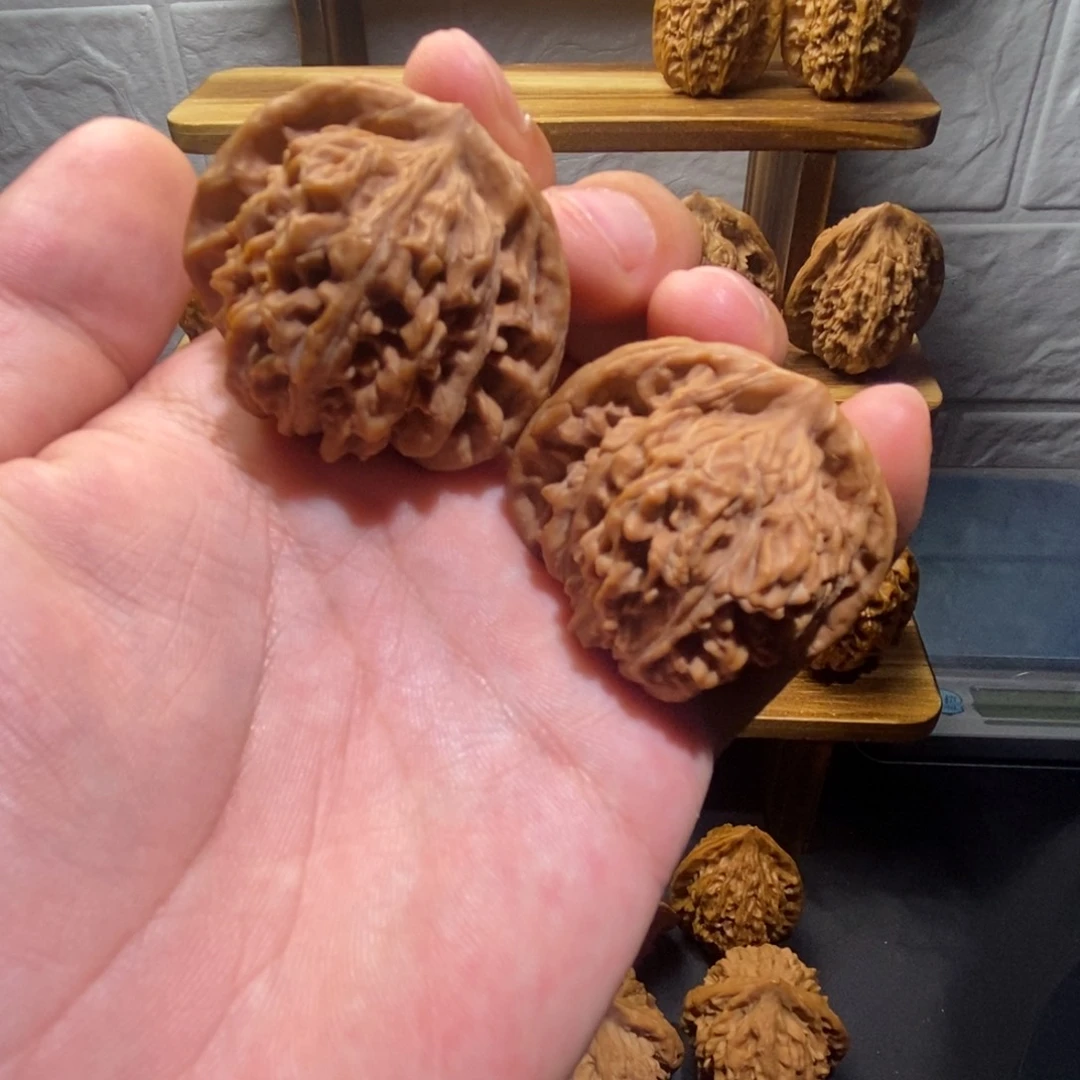 文玩核桃吊坠山地红皮楼44