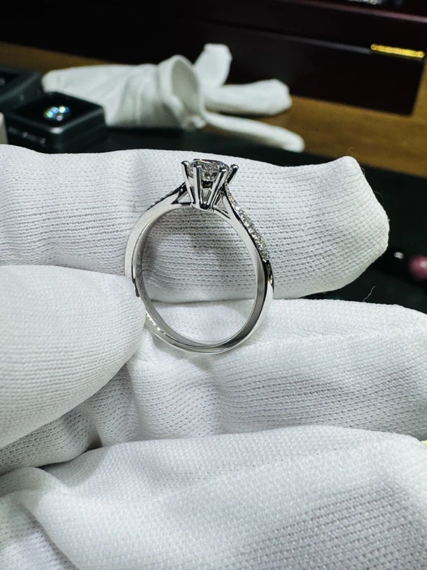 【合成/培育】18k白金镶嵌50分培育钻钻戒