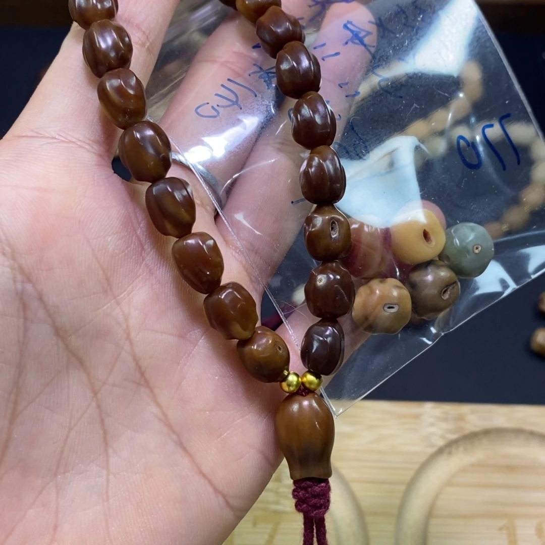 龙脊菩提吊坠龙脊菩提，老料玉化手持