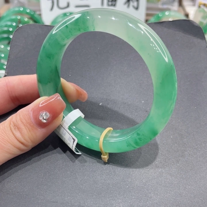 未镶嵌手镯石英质玉