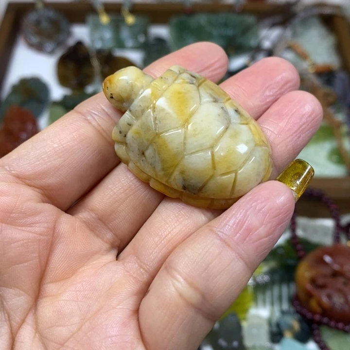 未镶嵌蛇纹石玉吊坠