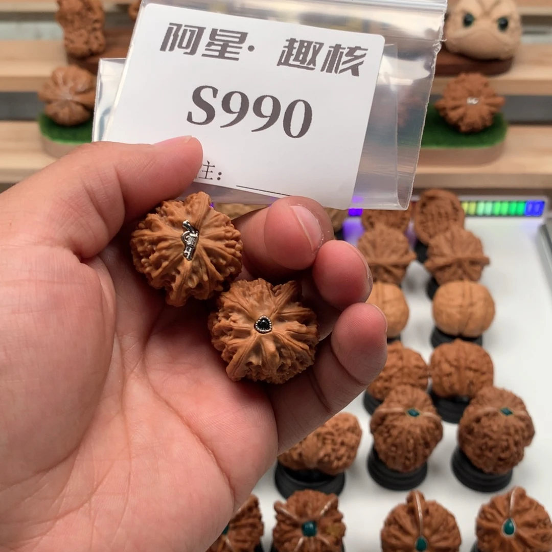 【闪购商品】文玩核桃吊坠明****9隐隐约约