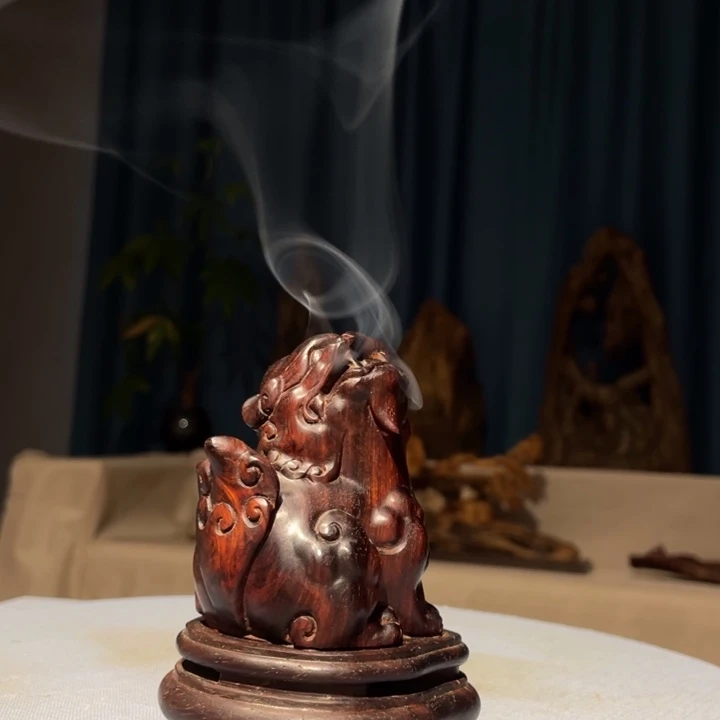 染料紫檀（血檀）望天吼香炉摆件