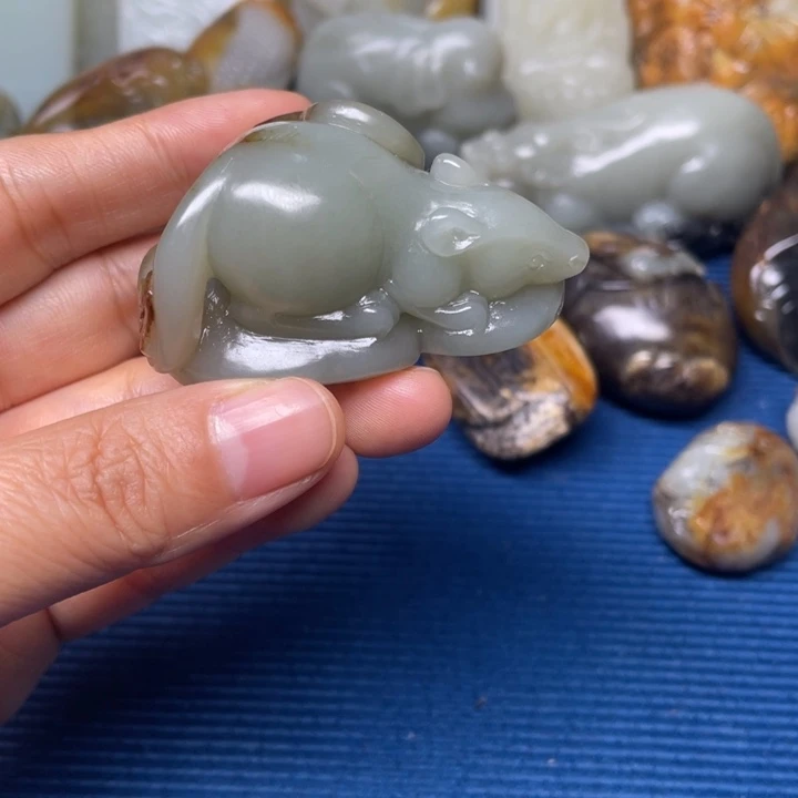 颈饰未镶嵌和田玉秋**叶