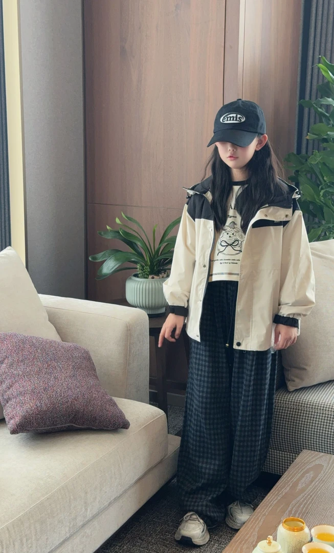 泡妈童装    2025春季新款撞色拼接儿童男童女童休闲外套25017