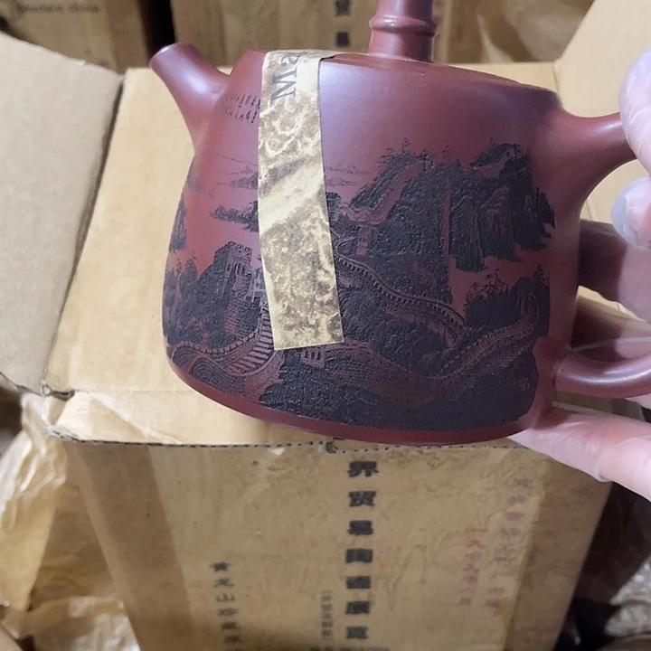 紫砂茶壶矿泥料手工制作的一把紫砂壶。